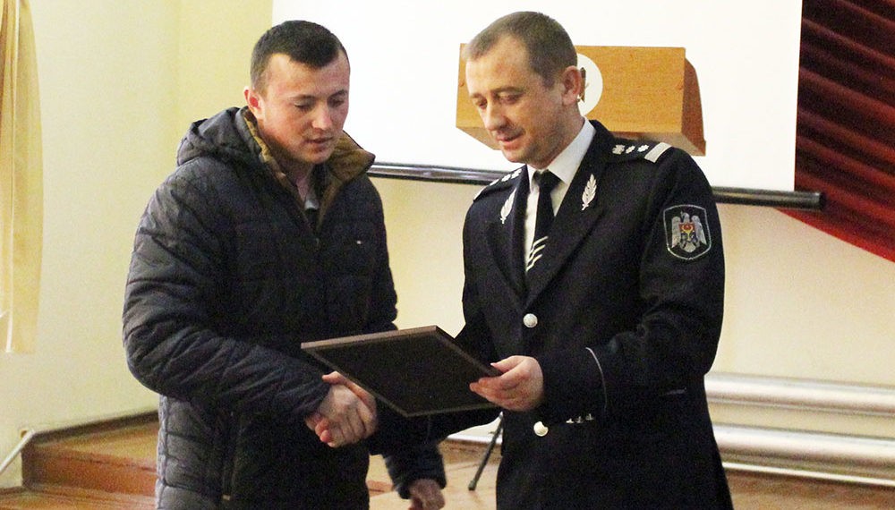 Tineri în culisele poliției