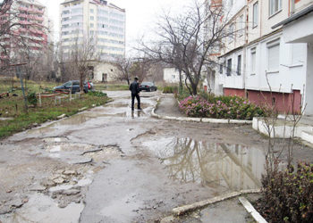 O curte ca multe altele  în Ungheni