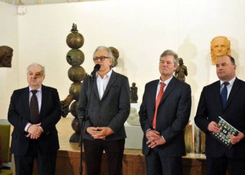 Sculptorul care se grăbește încet