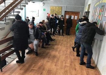 Nesfârșitele cozi de pretutindeni!