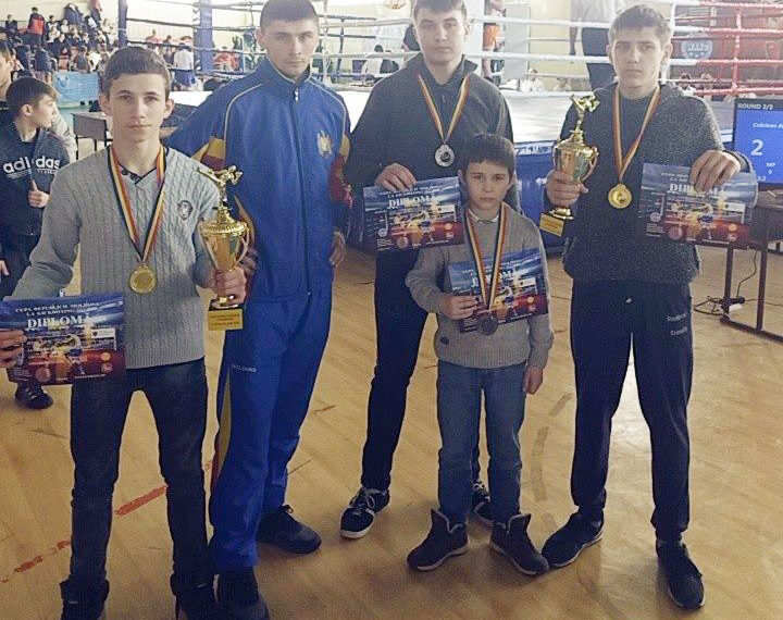 De la competiții unghenenii au adus două cupe