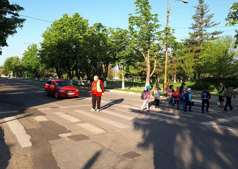 Zi de zi la datorie!