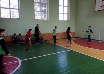 Fotbalul feminin se practică din clasele primare