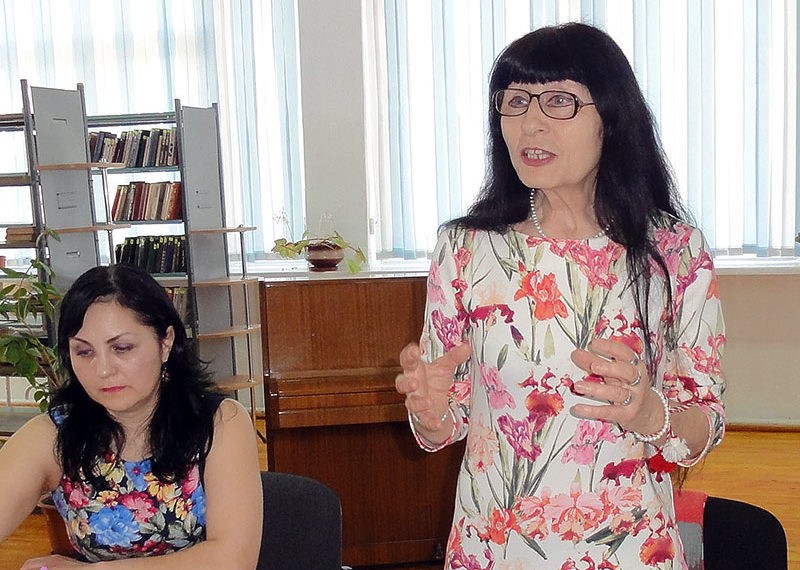 Trei cărți care au gust de acadea