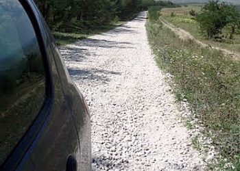 Au bani, dar nu-i pot folosi