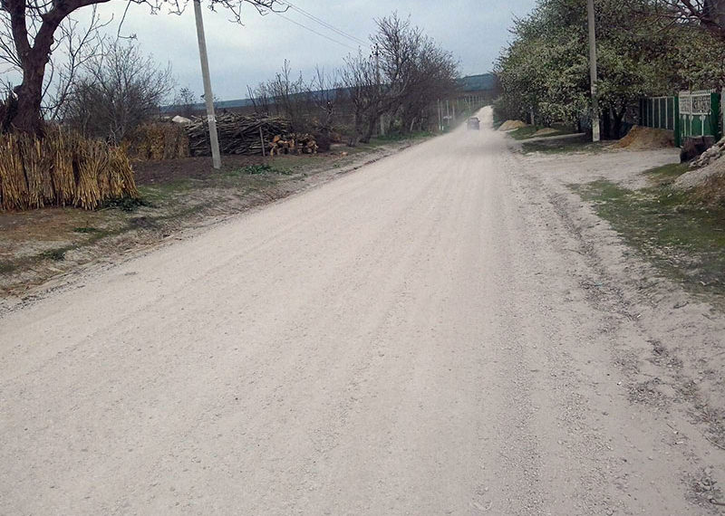 Promit asfalt, dar pun pietriș