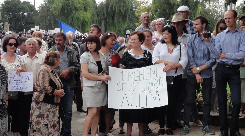 Proteste pe Piaţa Independenţei din municipiul Ungheni!