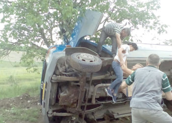 Un autobus s-a răsturnat în șanț