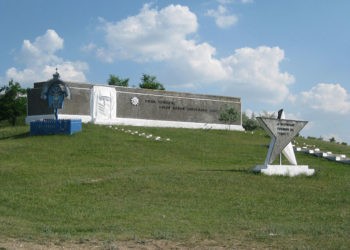 În memoria cui și pentru cine