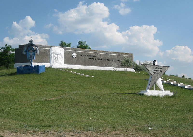 În memoria cui și pentru cine