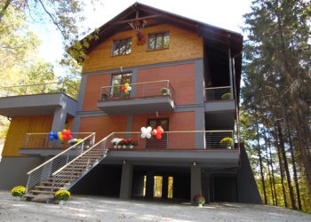 Fosta casă a vânătorilor din Rădenii Vechi a devenit  Centru de informare și educație ecologică