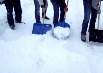 Iat-o, munca  în folosul comunității