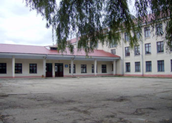 Cu căciuli și mănuși la ore