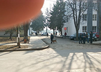 FOTO. Cine a spus că nu a fost câinele la întâlnirea electorală de la Ungheni?