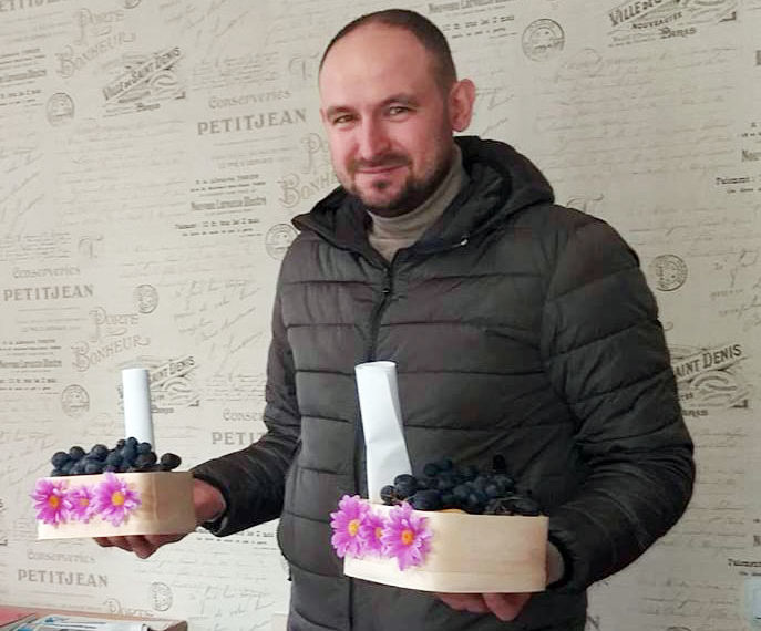 Fructe în loc de flori: JCI Ungheni susțin producătorii autohtoni