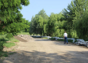 FOTO. Cum se consolidează digul de la așa-numitul iaz al lui Ciachir din Ungheni