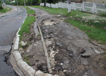 Ploile torențiale au făcut  mult forfot pentru locuitorii  din satul Unțești