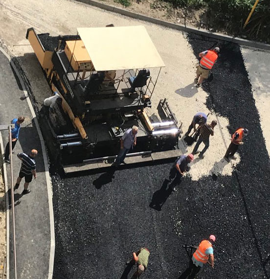 FOTO. Iată cum se repară curțile blocurilor din municipiul Ungheni