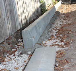 Bordurile înalte de pe strada  Grigore Ureche din Ungheni