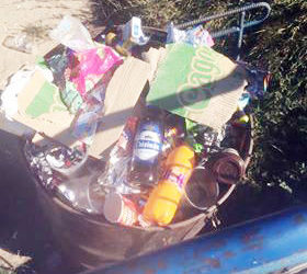 Situația se repetă! Gunoiul iar tronează  în centrul satului Cornești