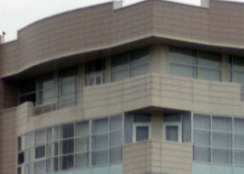 Un Palat al Justiției la Ungheni cu drapel de stat zdrențuit