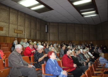 FOTO. „Să ne trăiți, pentru că sunteți frumoși!”.  Cei 146 de pedagogi-pensionari din municipiul Ungheni felicitați