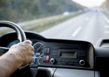 Fiecărui șofer – un polițist în salon,  dar și mai bine – la volan