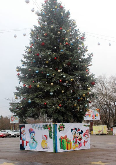 Faceți bradul frumos cu prezența voastră, nu cu luminițele și jucăriile de pe el