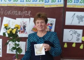 Faceți bradul frumos cu prezența voastră,  nu cu luminițele și jucăriile de pe el