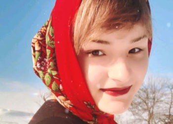 Faceți bradul frumos cu prezența voastră,  nu cu luminițele și jucăriile de pe el