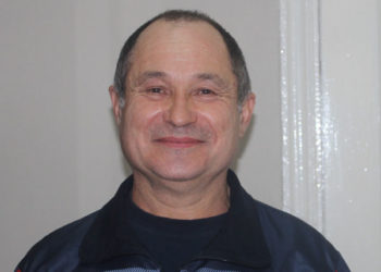 Faceți bradul frumos cu prezența voastră,  nu cu luminițele și jucăriile de pe el