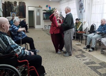 „Синий платочек” a răsunat la centrul de bătrâni