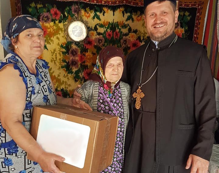 Parohia din Costuleni, implicată activ în acțiuni sociale