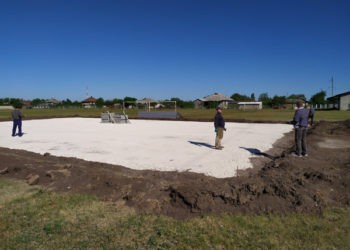 Cel mai mare teren sportiv  din raion în continuă modernizare