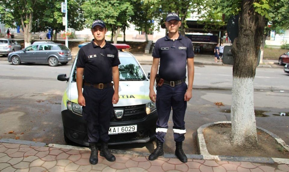 Salvat în ultima clipă de către polițiști