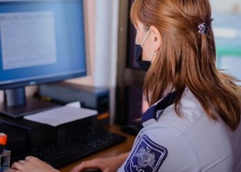 În lumea mare… cu acte false