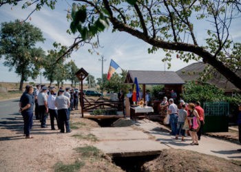 FOTO. Cea mai veche fântână din Semeni, renovată de localnici și polițiști de frontieră