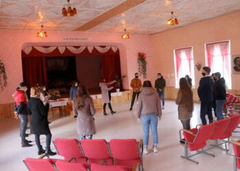 Luna Noiembrie  dedicată tinerilor