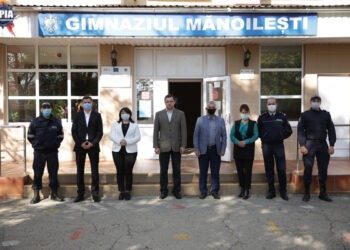 Cărți pentru tinerii din Mănoilești și Măcărești