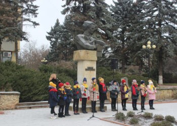 Depuneri de flori și recital de poezie la bustul lui Mihai Eminescu