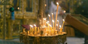 Restricții pentru slujbe religioase în biserici: minimum 4 metri pătrați pentru o persoană