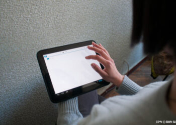 Odată cu creșterea gradului de cultură a publicului, vor dispărea falșii idoli de pe internet, opinii