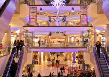 Centrele comerciale își vor relua activitatea în zilele de sâmbătă și duminică
