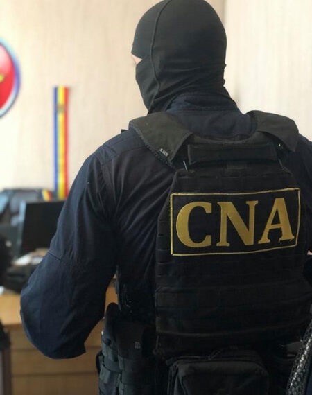 Un primar de la Ungheni şi complicele său ar fi lăsat sute de oameni fără apă. Mărul discordiei a fost o mită de 410 000 de lei