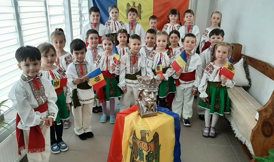 Învaţă de mici să respecte simbolurile naţionale