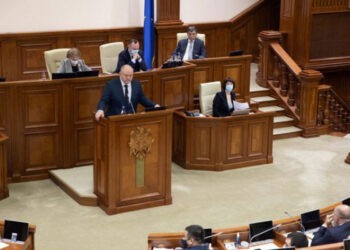 Comisia constituțională propusă de socialiști a fost promovată
