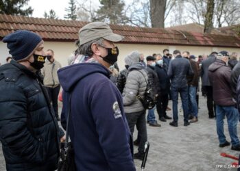 Protest la Curtea Constituțională: „Vom rămâne aici cât va fi nevoie!”