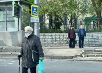 Decizie CNESP: rămân obligatorii mai multe restricții