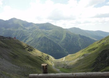 Transfăgărăşan, traseu unic de frumuseţe