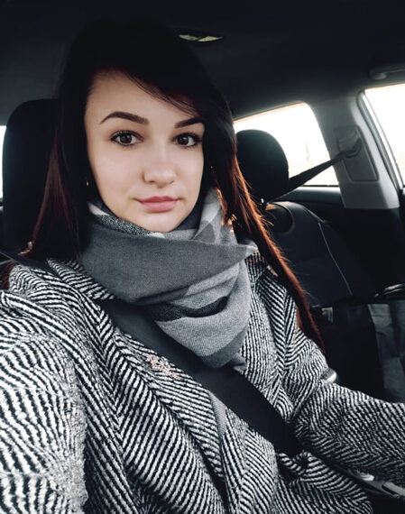 La patul pacientului nu ești doar o simplă asistentă medicală care execută o procedură